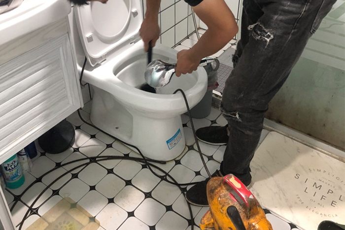 景宁马桶堵塞自己疏通还是找师傅？专业上门服务让你省时更省心