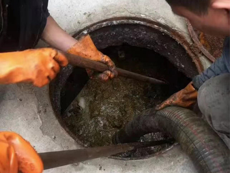 景宁清理化粪池时如何避免沼气的危害？